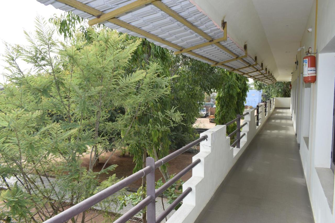 Hotel Rani Residency Pondicherry Esterno foto